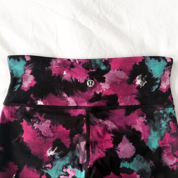 Lululemon Crop Leggings - Midnight Bloom Floral - Picture 4 of 4